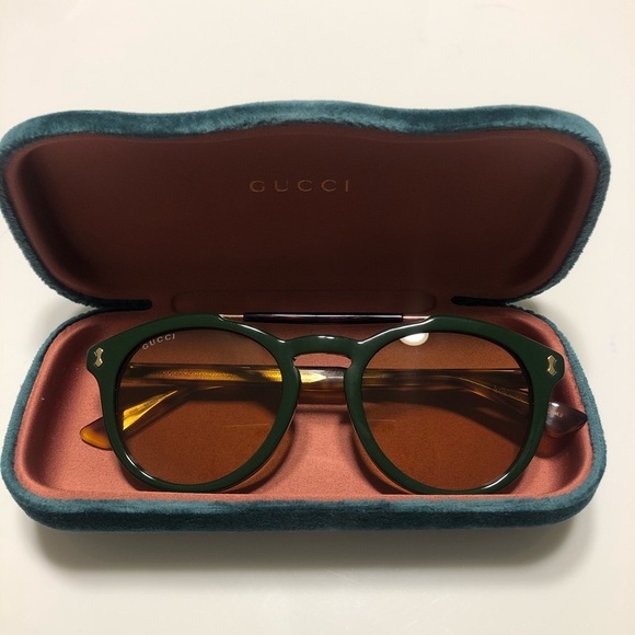 Gucci Accessories - Unisex Gucci Sunglasses GG0124S